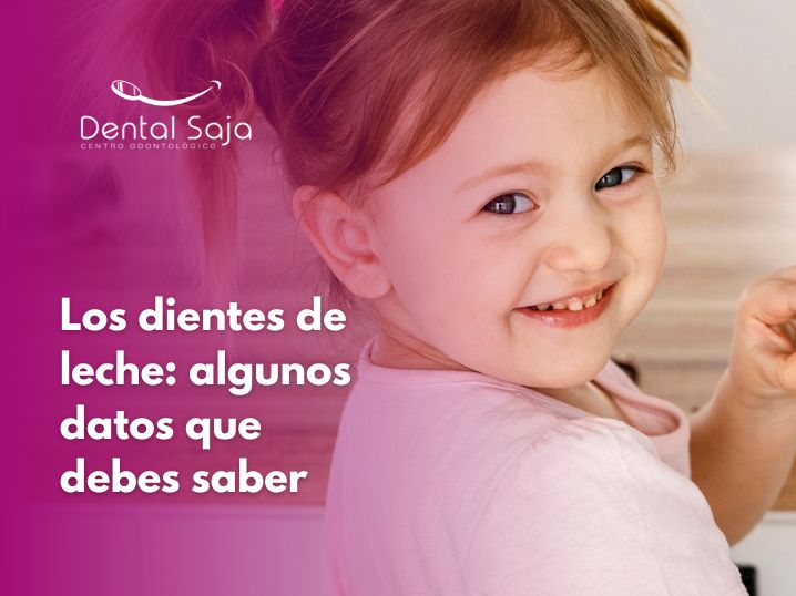 Niña sonriendo y mostrando sus dientes de leche